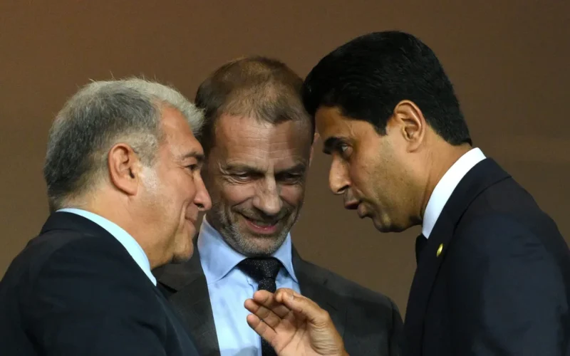 صفقة كبرى تقلب الموازين.. الخليفي يقدم عرضاً لضم نجم برشلونة بمبلغ قياسي